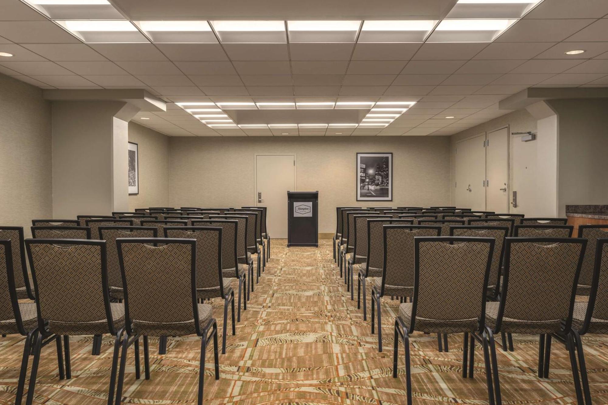 Hampton Inn New York - Laguardia Airport Ngoại thất bức ảnh