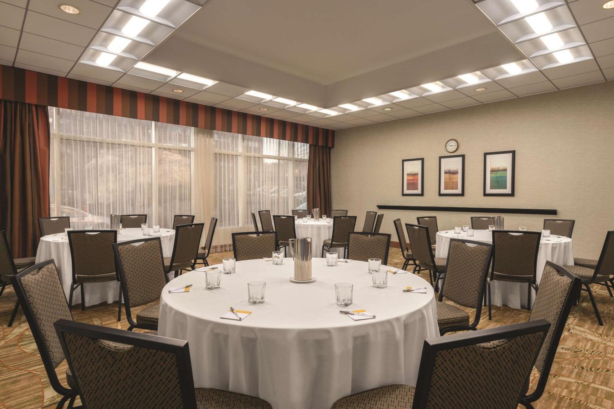 Hampton Inn New York - Laguardia Airport Ngoại thất bức ảnh